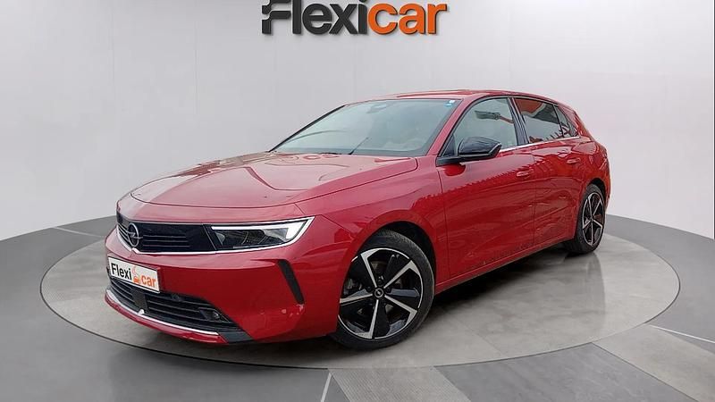 Usado Opel Astra Elegance 131 CV (96 kW) 2023 Granate Berlina
