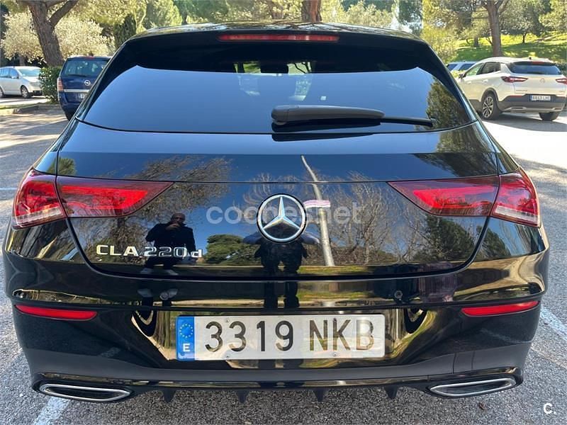 Usado Mercedes CLA200 Shooting Brake 150 CV (110 kW) 2023 Negro Familiar