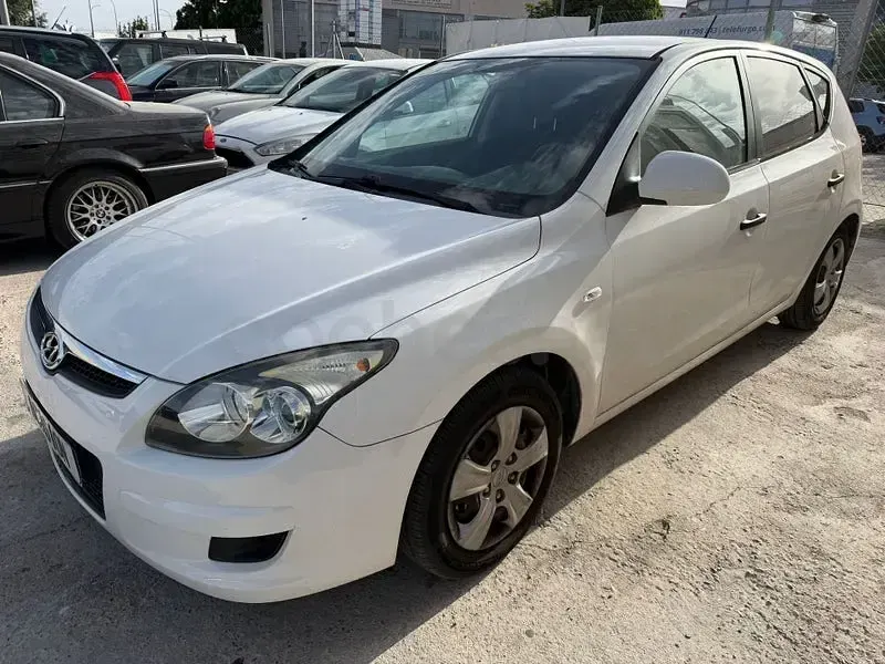 Usado Hyundai i30 Classic 109 CV (80 kW) 2009 Blanco Berlina
