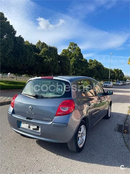 Usado Renault Clio II Dynamique 100 CV (73 kW) 2006 Azul Berlina