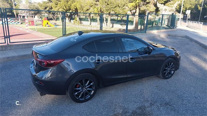 Usado Mazda 3 Luxury 150 CV (110 kW) 2015 Gris / plata Berlina