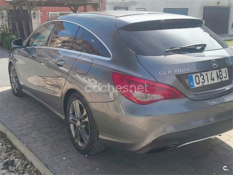 Usado Mercedes CLA200 Shooting Brake 136 CV (100 kW) 2016 Gris / plata Familiar