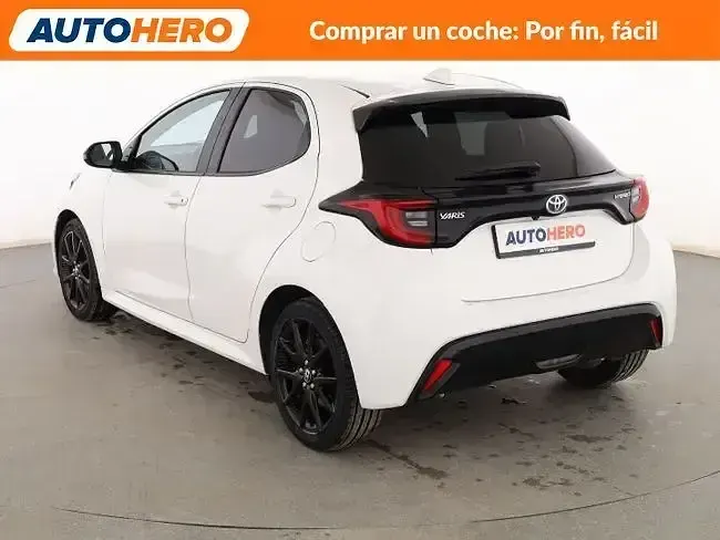 Usado Toyota Yaris Style 116 CV (85 kW) 2022 Blanco Utilitario