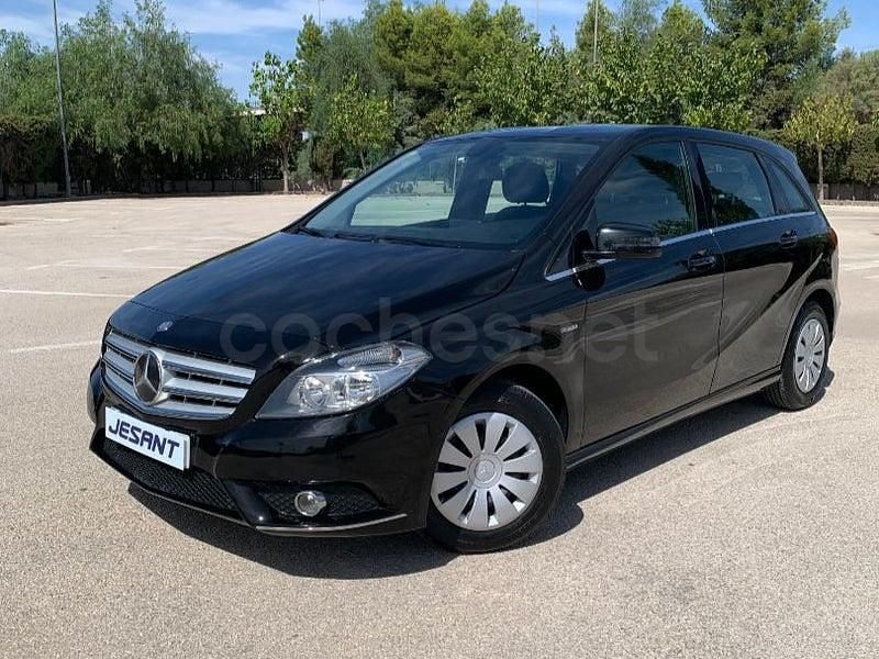 Usado Mercedes B180 109 CV (80 kW) 2012 Negro Monovolumen