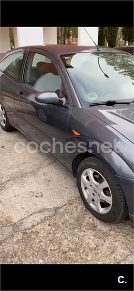 Usado Ford Focus Trend 100 CV (73 kW) 2004 Azul Berlina