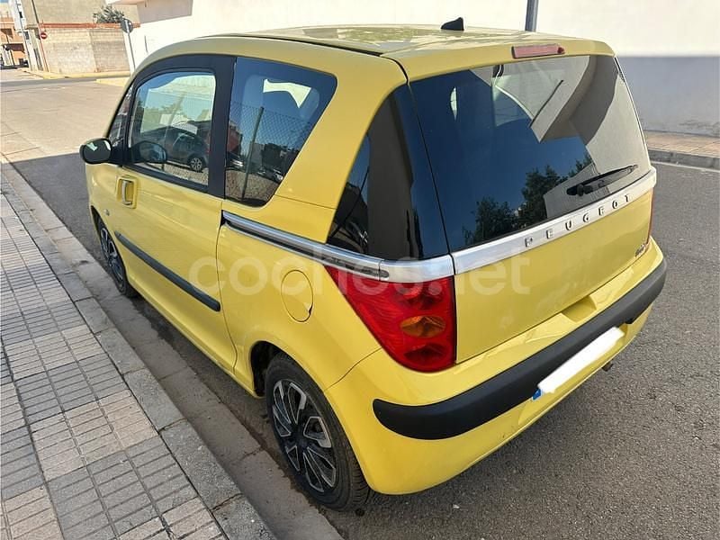 Usado Peugeot 1007 75 CV (55 kW) 2005 Gris / plata Monovolumen