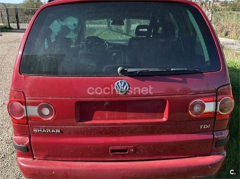 Usado VW Sharan Comfortline 115 CV (84 kW) 2006 Rojo Monovolumen