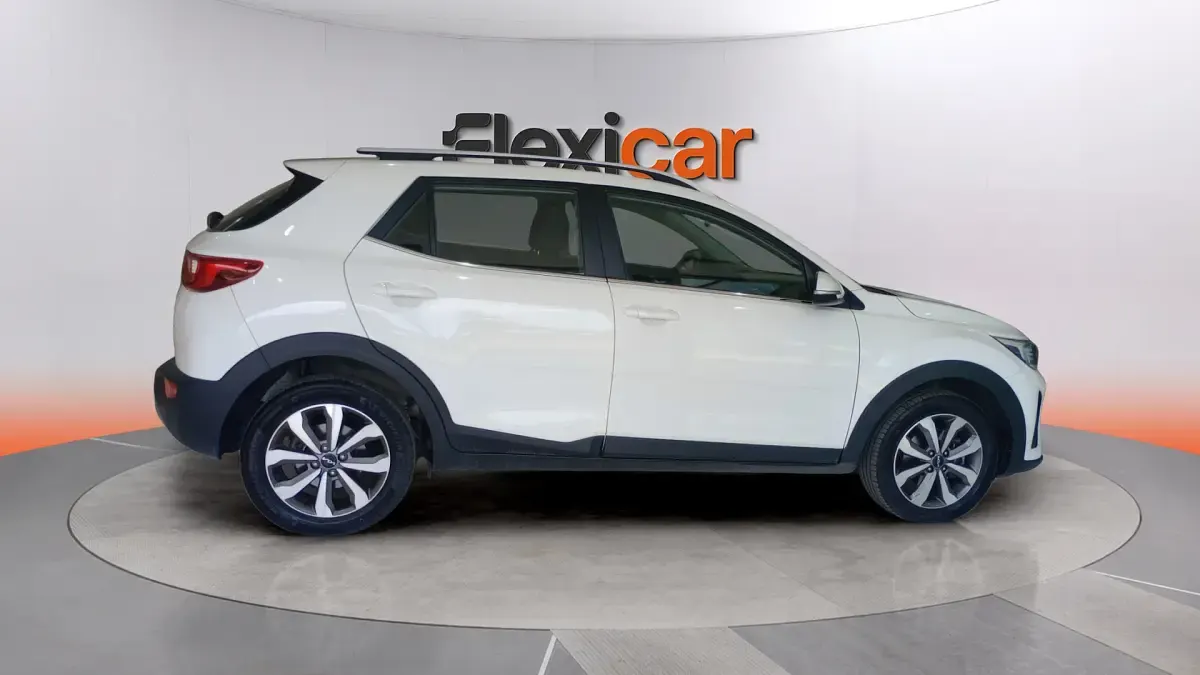 Usado Kia Stonic 101 CV (74 kW) 2025 Blanco SUV