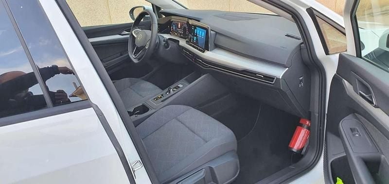 Usado VW Golf VIII 116 CV (85 kW) 2024 Blanco Berlina