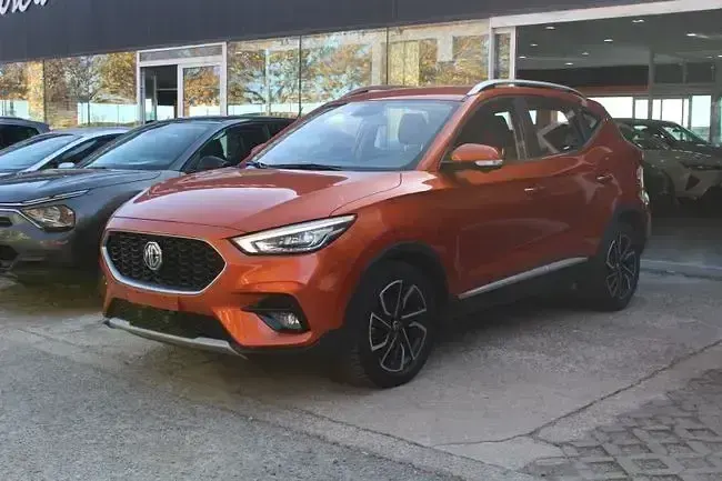 Usado MG ZS Luxury 107 CV (78 kW) 2023 Naranja Berlina