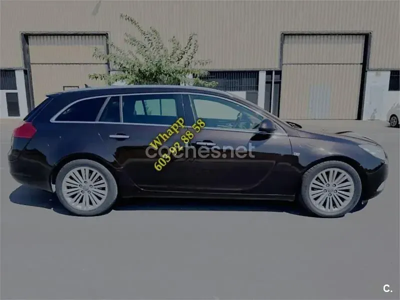 Usado Opel Insignia Cosmo 130 CV (95 kW) 2012 Gris / plata Familiar