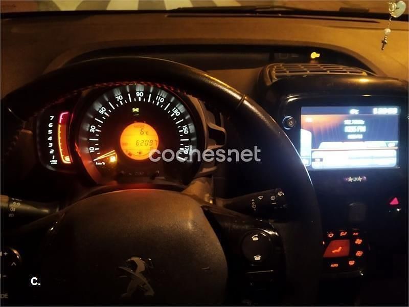 Violeta / lila Usado 2019 Peugeot 108 Allure Berlina | 8700 € (Precio justo) - Imagen 1/4