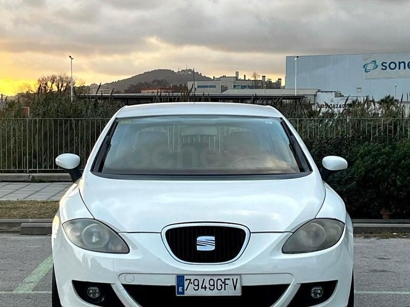 Usado Seat Leon Sport 105 CV (77 kW) 2008 Blanco Utilitario