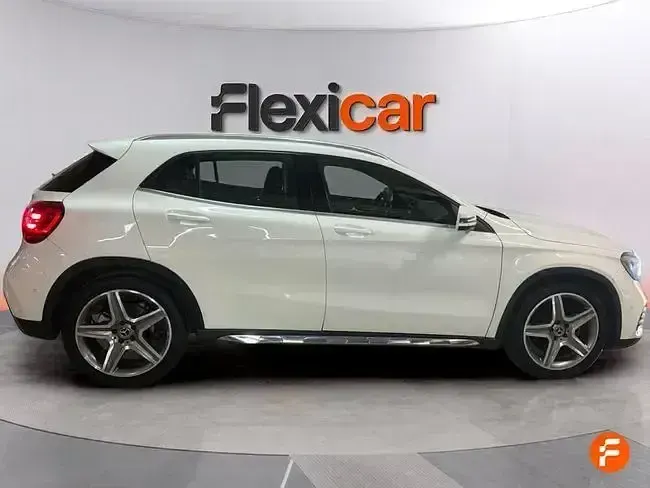 Usado Mercedes GLA180 122 CV (89 kW) 2018 Blanco SUV