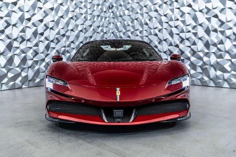 Usado Ferrari SF90 999 CV (734 kW) 2023 Rojo Descapotable