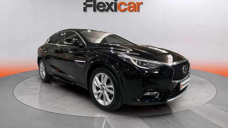 Usado Infiniti Q30 Premium 109 CV (80 kW) 2016 Negro Utilitario