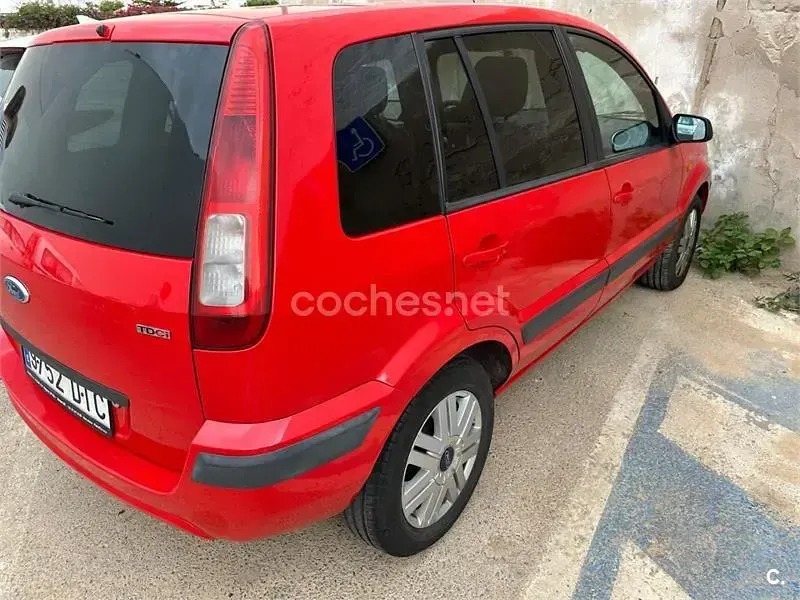 Usado Ford Fusion 90 CV (66 kW) 2005 Rojo Utilitario