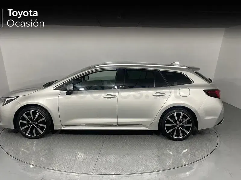 Usado Toyota Corolla Sport 196 CV (144 kW) 2025 Gris / plata Familiar
