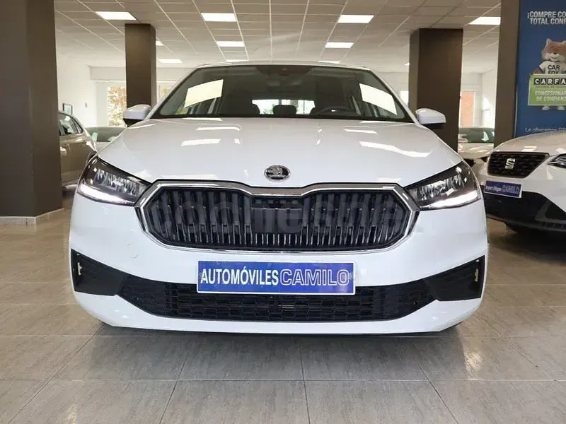 Usado Skoda Fabia Ambition 95 CV (69 kW) 2022 Blanco Utilitario