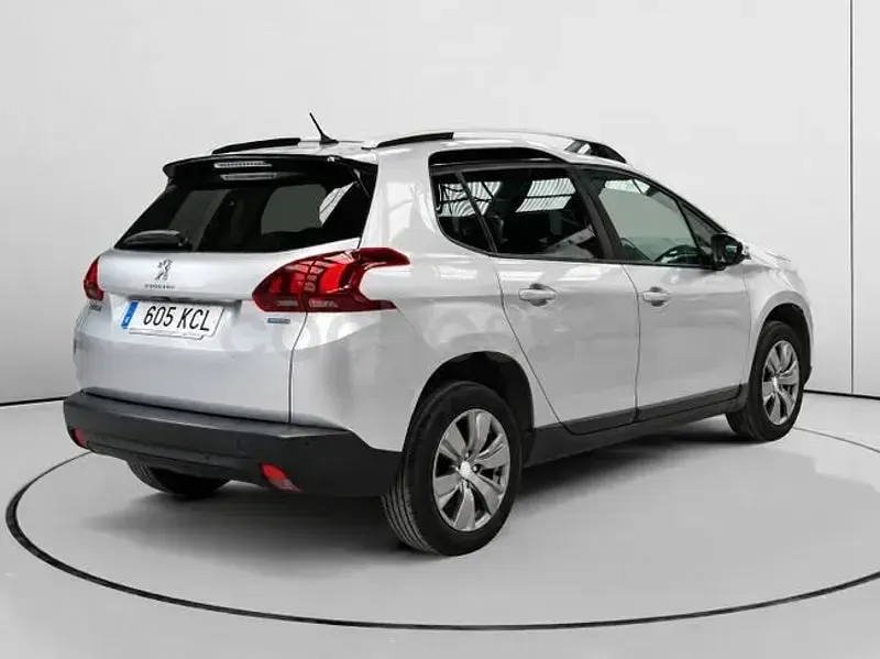 Usado Peugeot 2008 Style 82 CV (60 kW) 2017 Gris / plata SUV