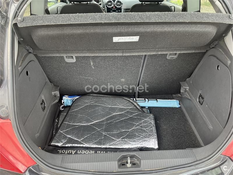 Usado Opel Corsa 85 CV (62 kW) 2011 Negro Berlina