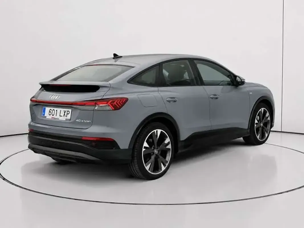 Usado Audi Q4 e-tron S-Line 150 kW (204 CV) 2022 Gris SUV