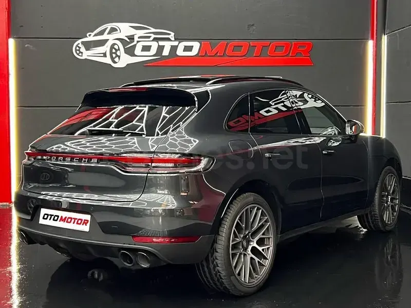 Usado Porsche Macan 245 CV (180 kW) 2020 Gris / plata SUV