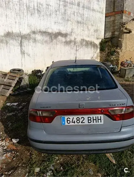 Usado Seat Toledo Stella 110 CV (80 kW) 2001 Gris / plata Berlina