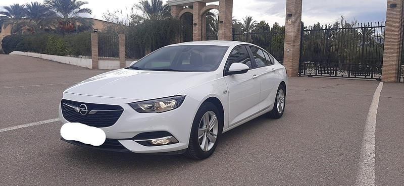 Usado Opel Insignia Selective 136 CV (100 kW) 2019 Blanco Berlina