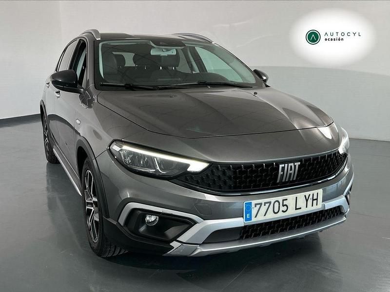 Verde Usado 2022 Fiat Tipo Cross Familiar | 15.900 € (Caro) - Imagen 1/4