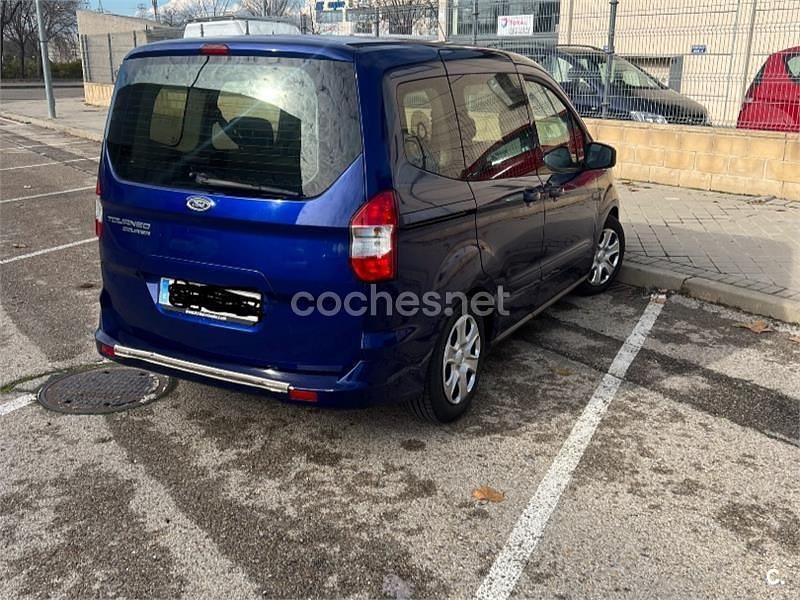 Usado Ford Tourneo Courier Trend 75 CV (55 kW) 2015 Azul Monovolumen