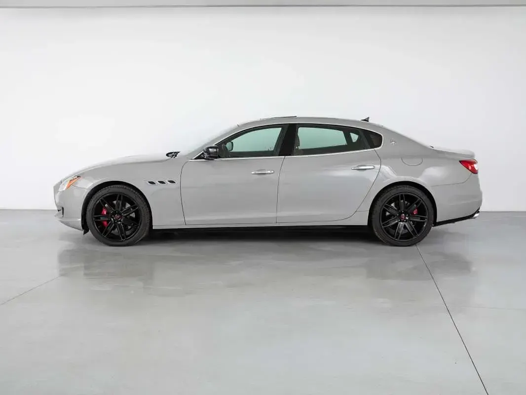 Usado Maserati Quattroporte 430 CV (316 kW) 2018 Gris Berlina