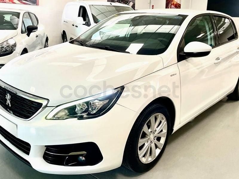 Usado Peugeot 308 Active 100 CV (73 kW) 2020 Blanco Berlina