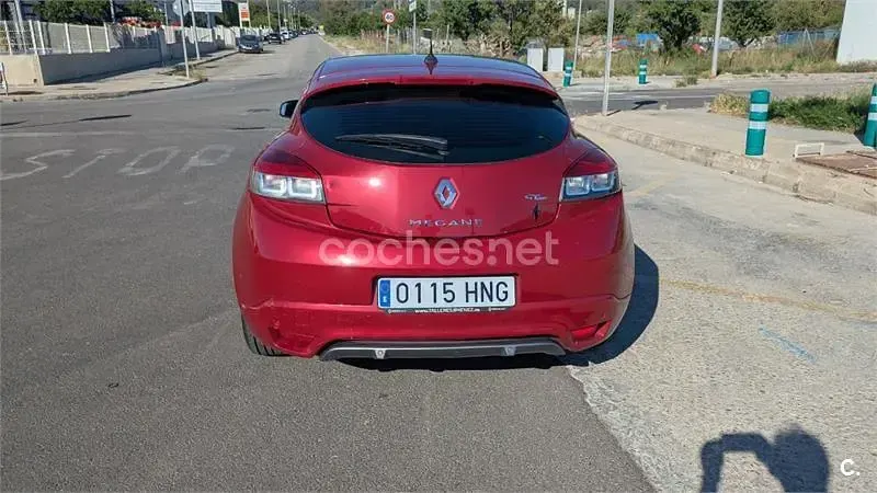 Usado Renault Mégane Privilege 130 CV (95 kW) 2012 Granate Berlina