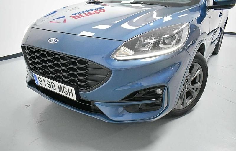 Usado Ford Kuga ST-Line 190 CV (139 kW) 2023 Azul SUV