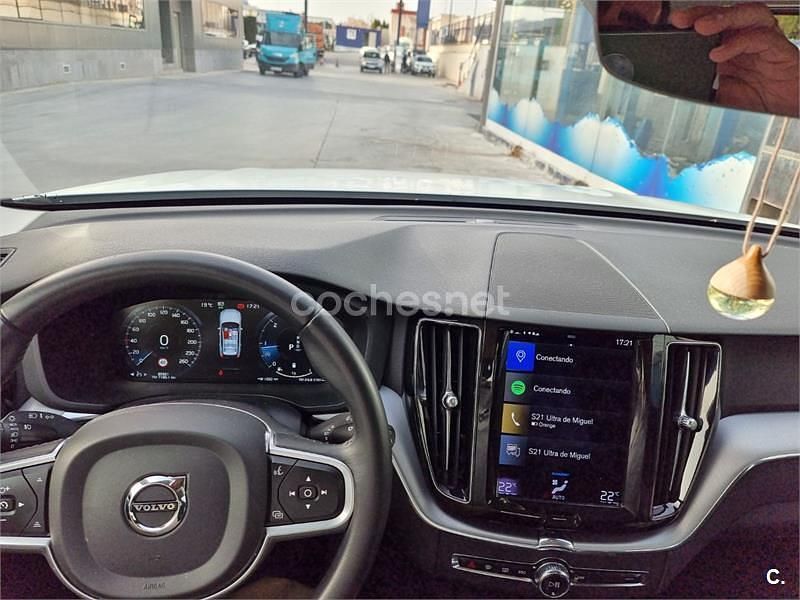 Usado Volvo XC60 Momentum 197 CV (144 kW) 2021 Blanco SUV
