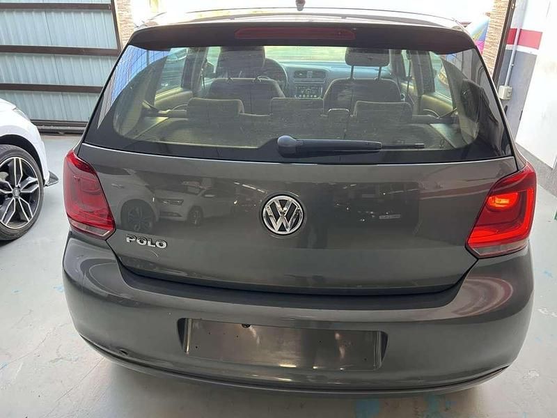 Usado VW Polo United 60 CV (44 kW) 2010 Gris Utilitario