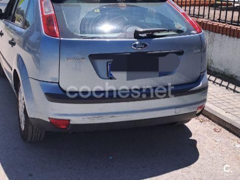 Gris / plata Usado 2005 Ford Focus Trend Berlina | 4800 € (Precio justo) - Imagen 1/4