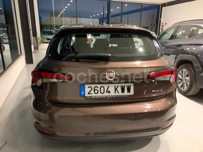 Usado Fiat Tipo Sport 95 CV (69 kW) 2019 Marrón Berlina