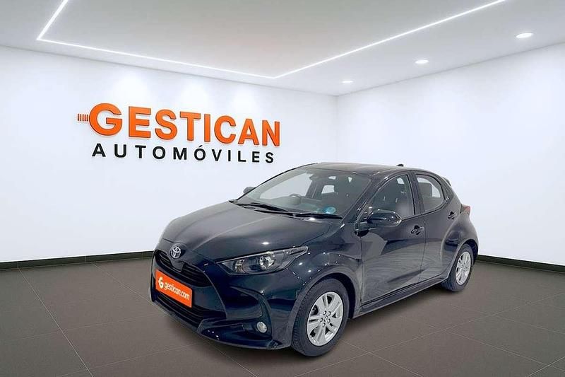 Negro Usado 2021 Toyota Yaris Hybrid Active Utilitario | 16.990 € (Precio justo) - Imagen 1/4