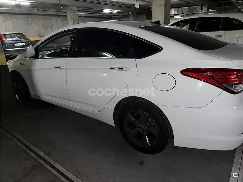 Usado Hyundai i40 136 CV (100 kW) 2013 Blanco Berlina