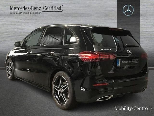 Usado Mercedes B200 AMG line 150 CV (110 kW) 2023 Negro noche Monovolumen