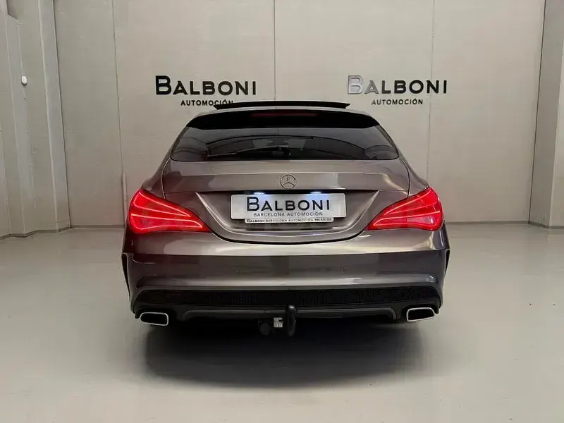 Usado Mercedes CLA220 Shooting Brake AMG line 177 CV (130 kW) 2016 Gris / plata Familiar
