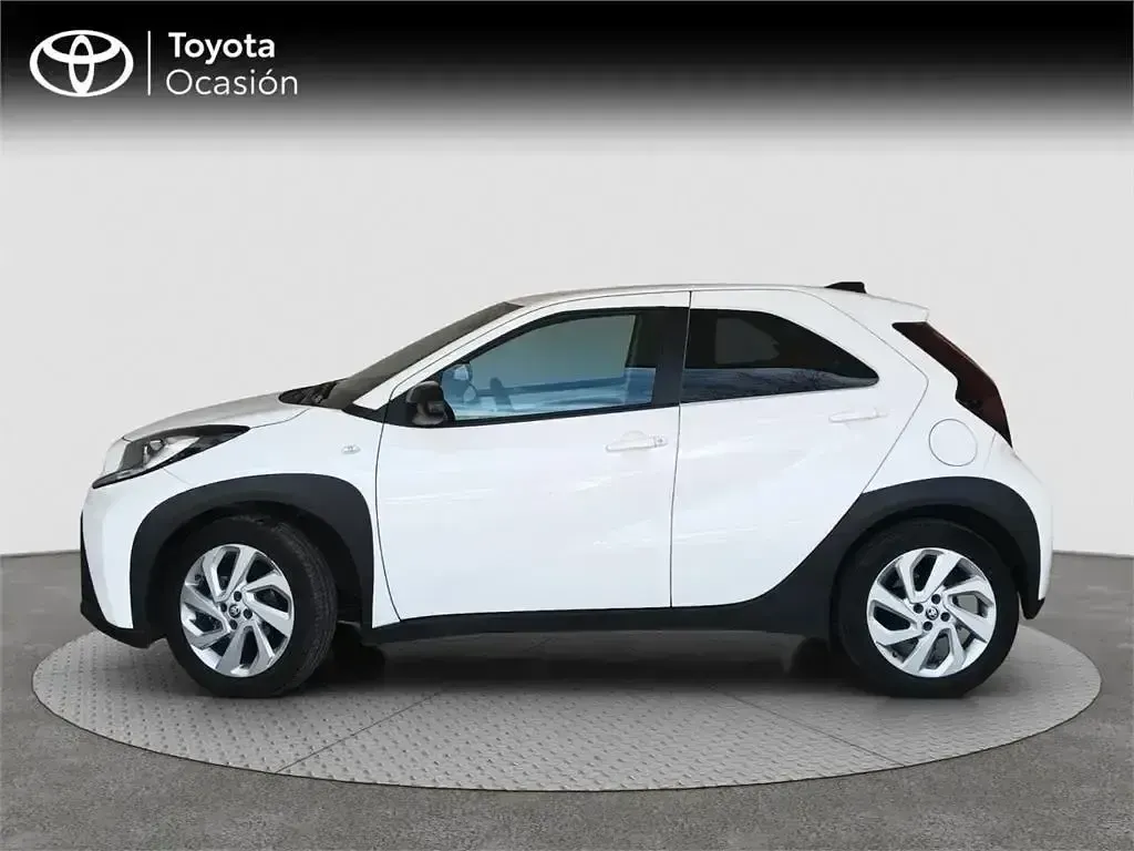 Usado Toyota Aygo X Play 72 CV (52 kW) 2024 Blanco SUV