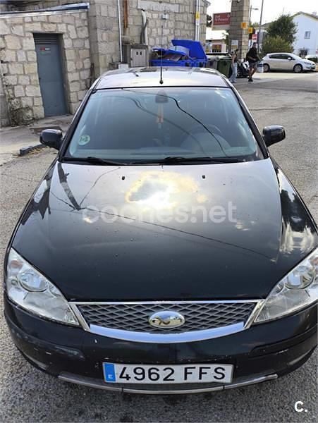 Usado Ford Mondeo Trend 130 CV (95 kW) 2006 Negro Berlina