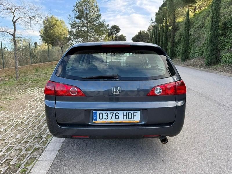 Usado Honda Accord Executive 190 CV (139 kW) 2005 Gris / plata Familiar