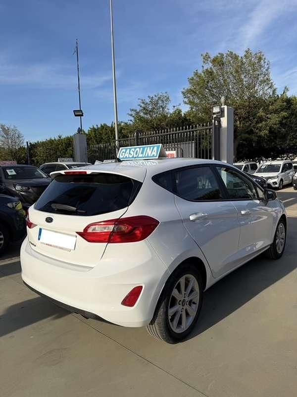 Usado Ford Fiesta Trend 101 CV (74 kW) 2021 Blanco Utilitario