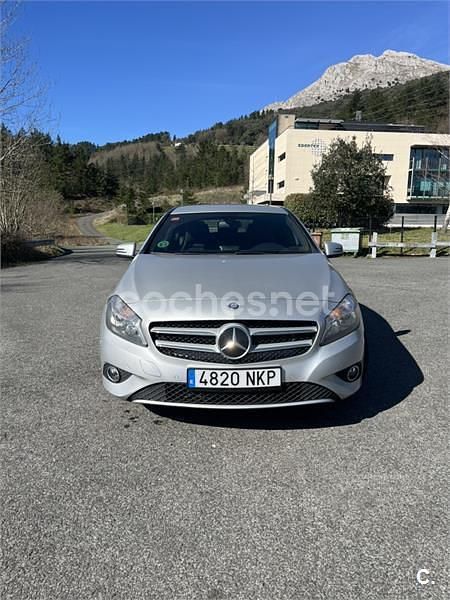 Usado Mercedes A180 Urban 122 CV (89 kW) 2013 Gris / plata Berlina