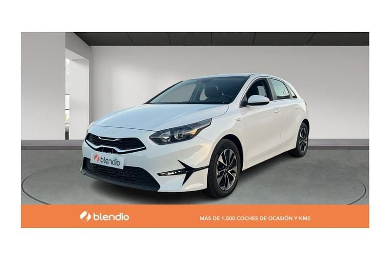 Blanco Nuevo 2025 Kia Ceed | 21.300 € (Precio justo) - Imagen 1/4