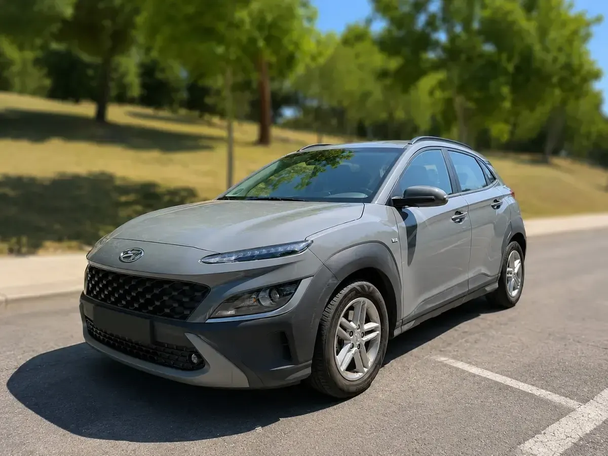 Usado Hyundai Kona 120 CV (88 kW) 2021 Gris SUV